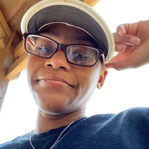 Meet your Posher, Latina